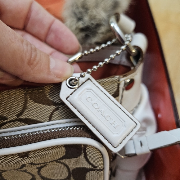 Coach White Leather and Fur Ski Pack Shoulder Bag - Picture 15 of 16